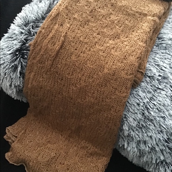 New scarf never worn - Picture 9 of 15